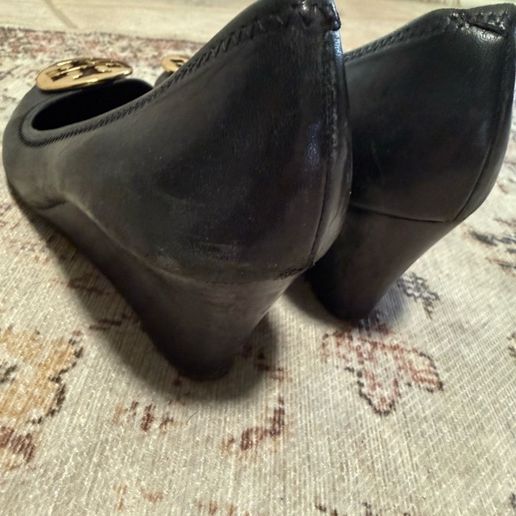 Tory Burch Black Leather Flats with Gold Logo Medallions - Picture 4 of 9